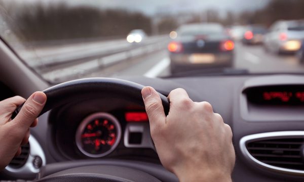 Arrestohet në flagrancë instruktori në Pejë, dyshohet se pranoi 500 euro për të ndihmuar një person për patentë shofer