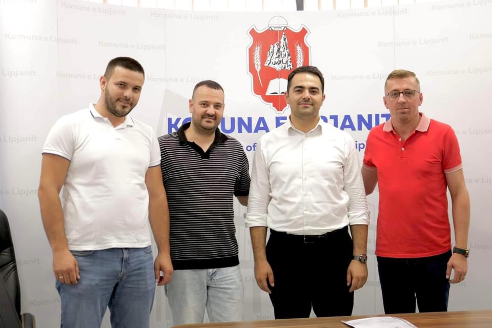 Lindin trenjakë në një familje në Lipjan, kryetari shpërblen prindërit me 1500 euro