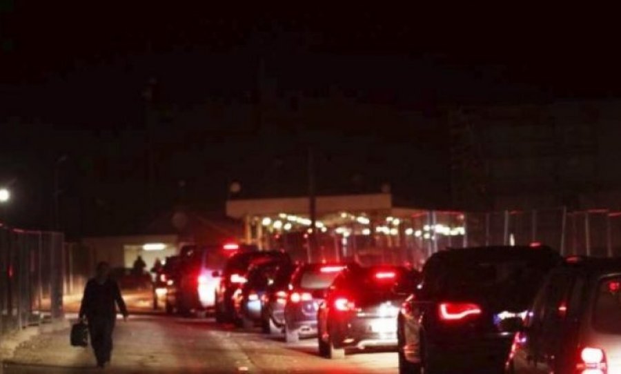 Për të hyrë në Kosovë, mërgimtarët vazhdojnë të presin deri në tri orë