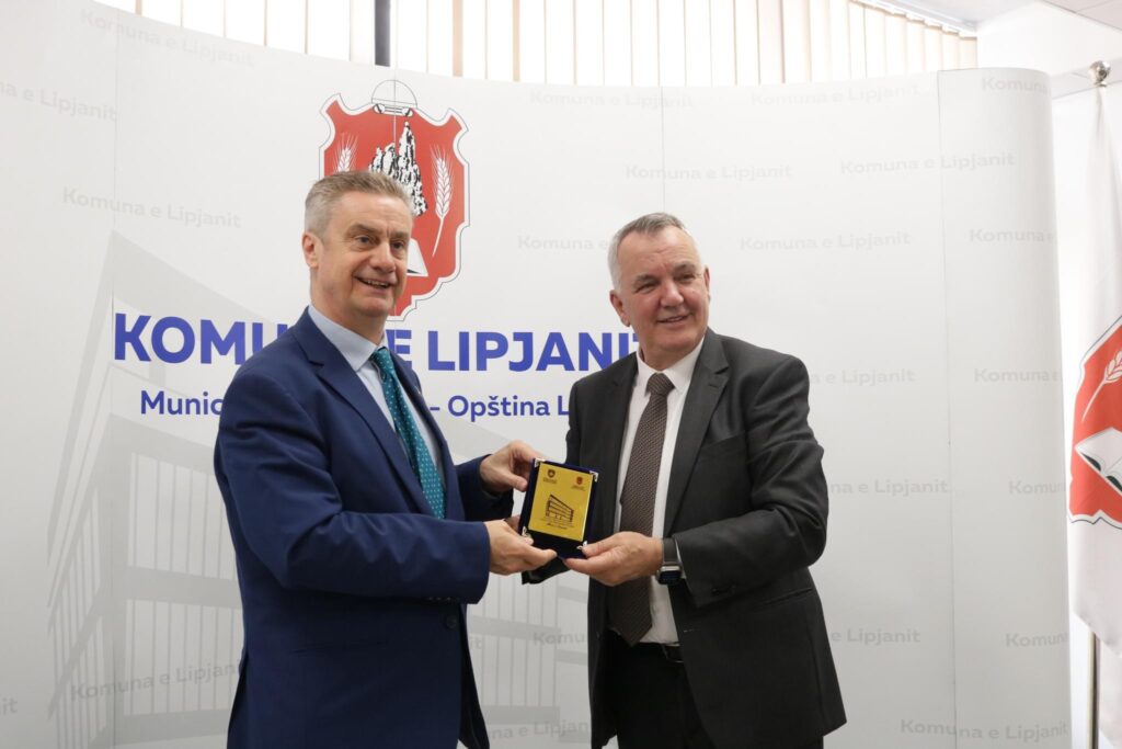 Ambasadori i Britanisë në Kosovë Jonathan Hargreaves vizitoi Komunën e Lipjanit