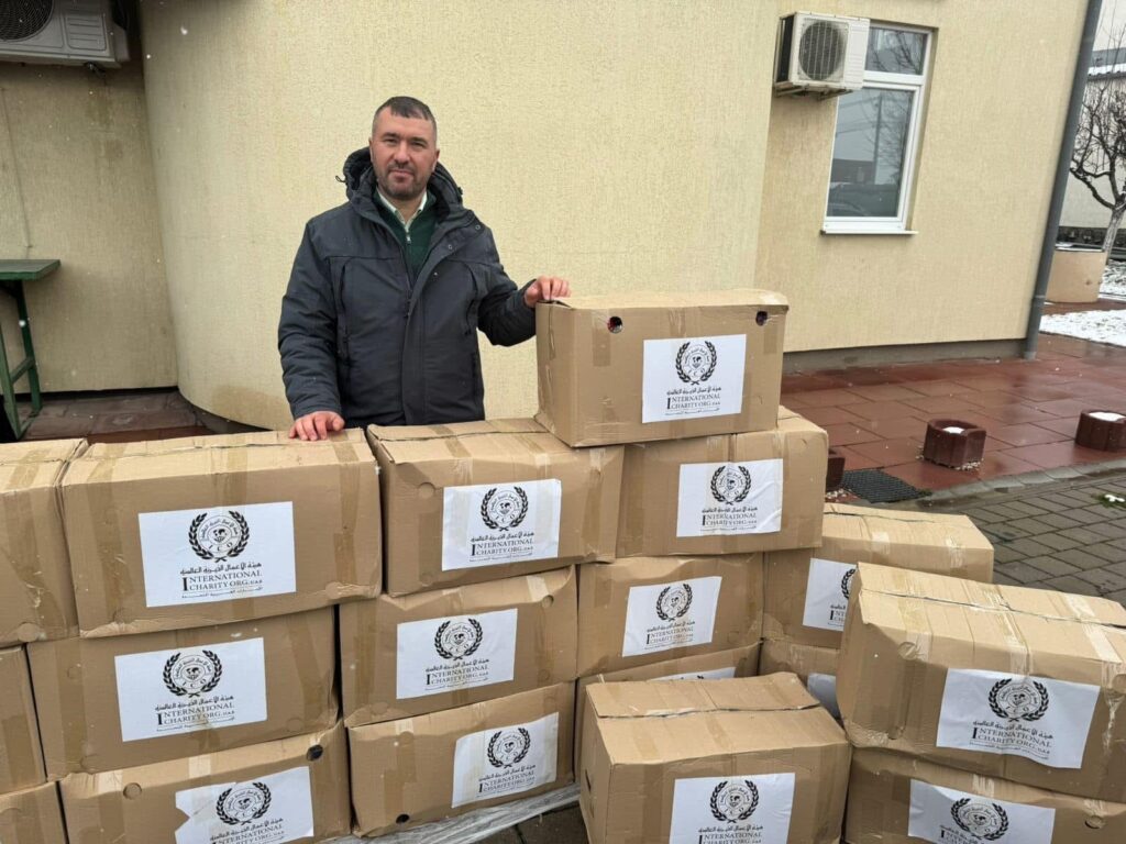 Shpërndahen 100 pako ushqimore për familjet e Jetimëve