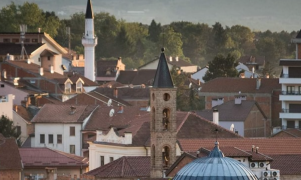 Struktura fetare e Kosovës: 93.49 % të besimit islam, 2,31 % ortodoks, 1,75 % katolik, 0,50 % asnjë besim