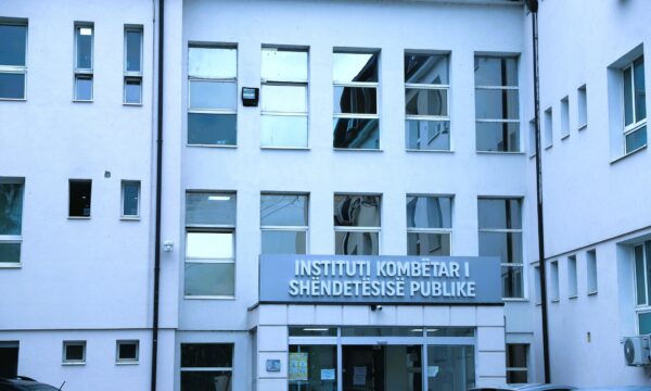 Gripi po e kalon pragun epidemik, IKSHPK apel qytetarëve që të vaksinohen