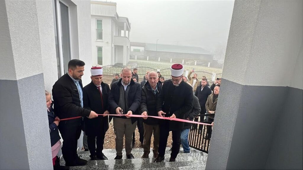 Hapet Xhamia e fshatit Rufc i ri