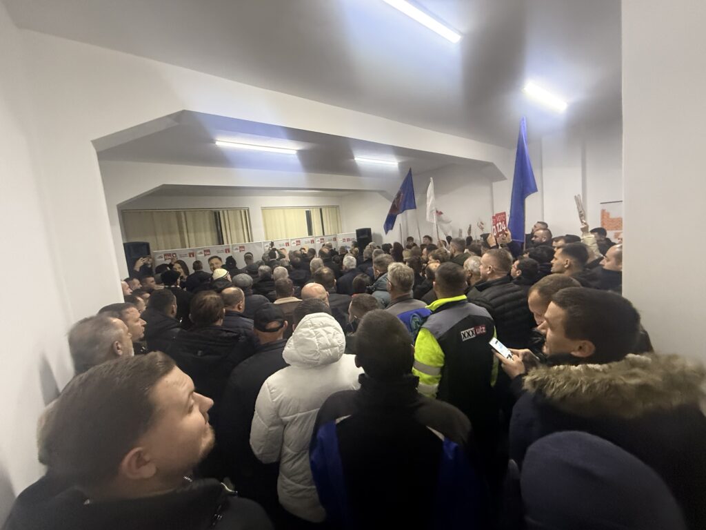 Krojmiri në “këmbë” për Ardian Ollurin e LDK-në