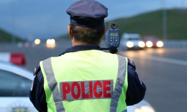 Raporti 24 orësh i Policisë: Shqiptohen afër 1700 gjoba, arrestohen 17 persona