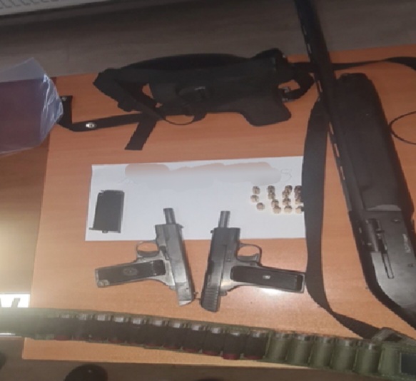 Policia në Prishtinë ekzekuton mbi 200 urdhëresa gjykate, sekuestron armë dhe gjobit mijëra shoferë
