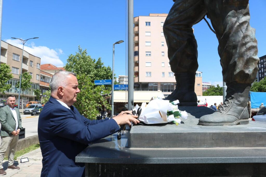  Imri Ahmeti bën homazhe pranë lapidarit të dëshmorit të kombit Xhavit Kozhani dhe martirëve në Ribar të Madh dhe në fshatin Zllakuqan