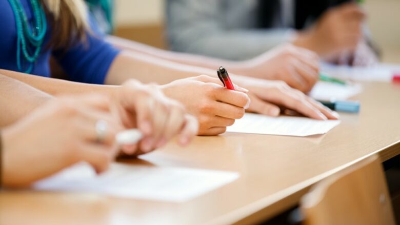 Aplikimi për provimin e maturës nis nesër në E-Kosova, MAShTI pubkikon afatet tjera të rëndësishme