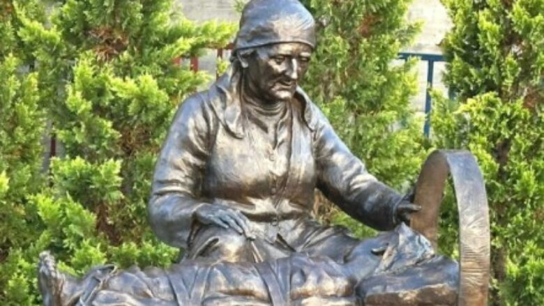 Zbulohet shtatorja e nënës Zahide Jashari në sheshin e Skenderajt