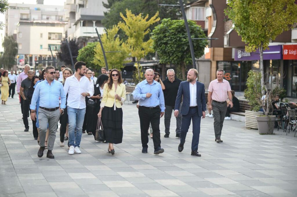 Çitaku dhe kolegë të PDK-së vizitojnë Lipjanin për të mbështetur Shukri Bujën