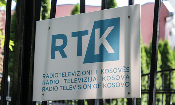 Gazetarja e RTK-së, Kurtit: Qe 6 muaj me kimioterapi s’e ndala punën, ju paguheni për mospunë, ne s’paguhemi për punë