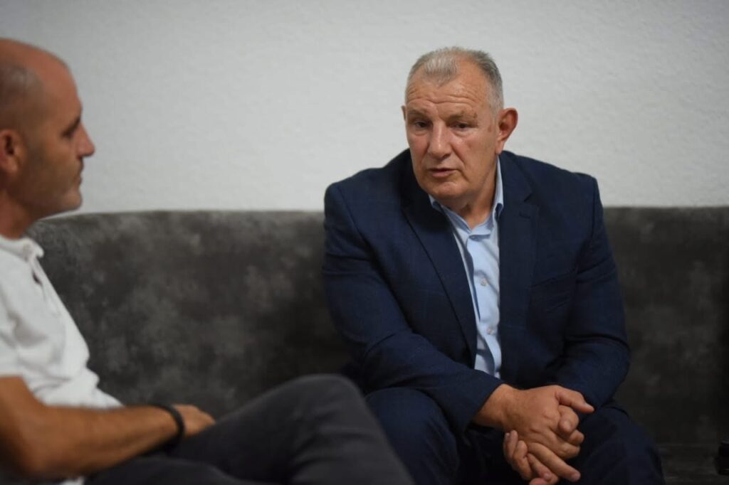 Buja qëndron në Gadime, familjen Maholli e Zeneli