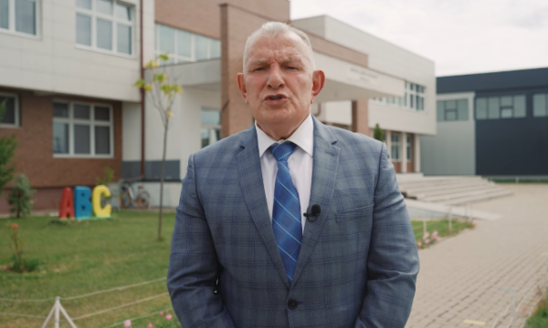 “Mësim tërë ditor deri në klasën e 5”, Shukri Buja prezanton planin për arsimin
