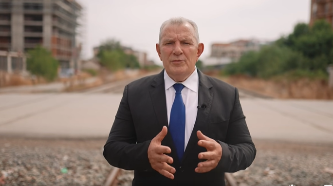 Shukri Buja premton ndërtimin e pishinave shkollore në Lipjan dhe fshatra