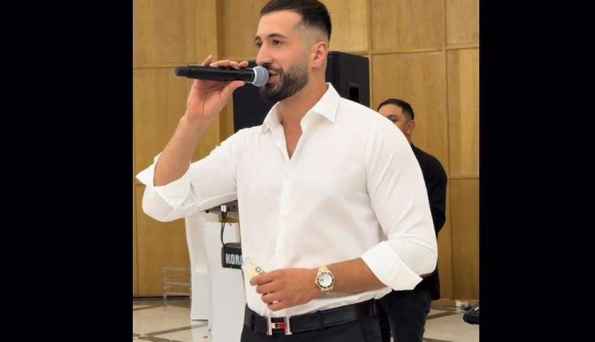 Jozi këndon në dasmë, merr 20 euro bakshish