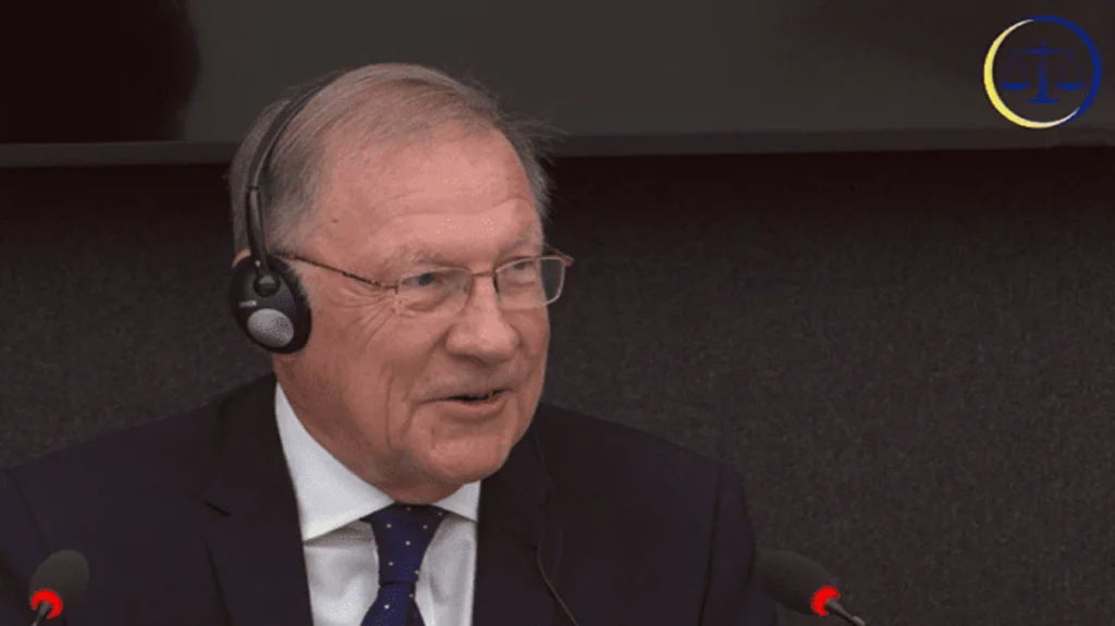 Çarmatosja e UÇK-së, prokurori prezanton një intervistë të Thaçit – Duncan qesh dhe mohon disa deklarata