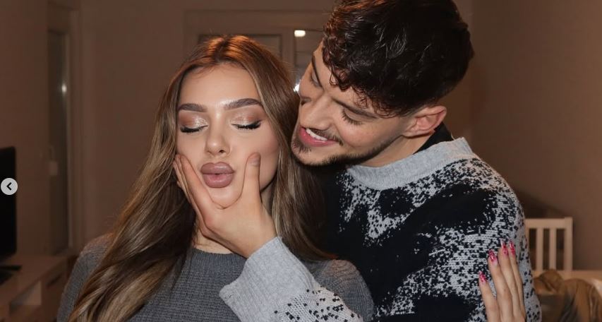 Leonard Gashi publikon këngën e re “Ex”, fansat dyshojnë se ia ka dedikuar Leles