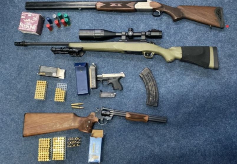 Rahovec: Gjuajtën me armë e i publikuan në rrjetet sociale, policia iu ‘troket’ në derë