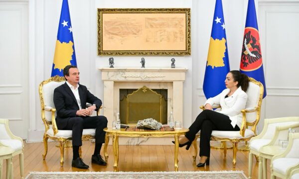 Osmani pasi mandatoi Kurtin uron që të ketë sa më parë Qeveri “që merr vendime për të mirën e vendit”