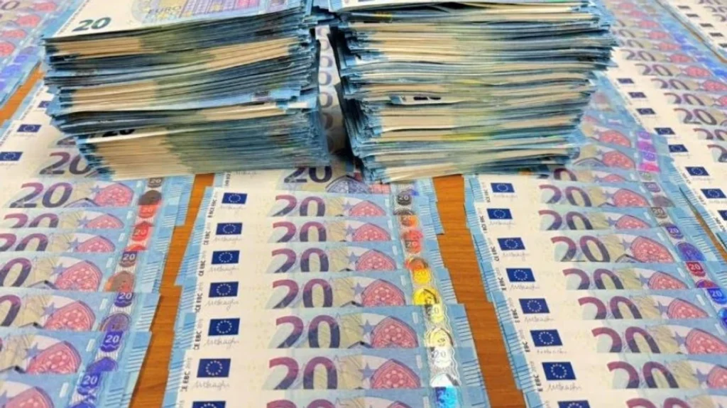 Sekuestrohen 40 mijë euro të falsifikuara, arrestohen dy persona