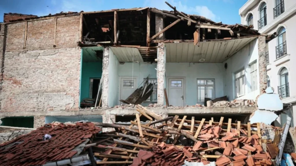 Ambasada e Kosovës në Turqi: Deri tani asnjë shtetas kosovar nuk është prekur nga tërmeti