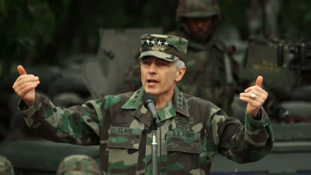 Ish-komandanti i NATO-s, Wesley Clark, konfirmohet si dëshmitar i mbrojtjes në gjyqin ndaj ish-krerëve të UÇK-së