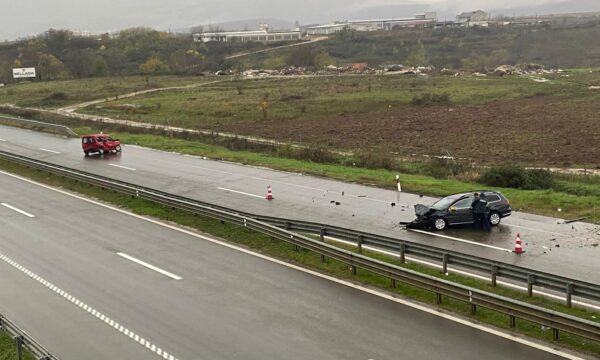 Në aksidentin e autostradës “Ibrahim Rugova”, mbesin pesë persona të lënduar