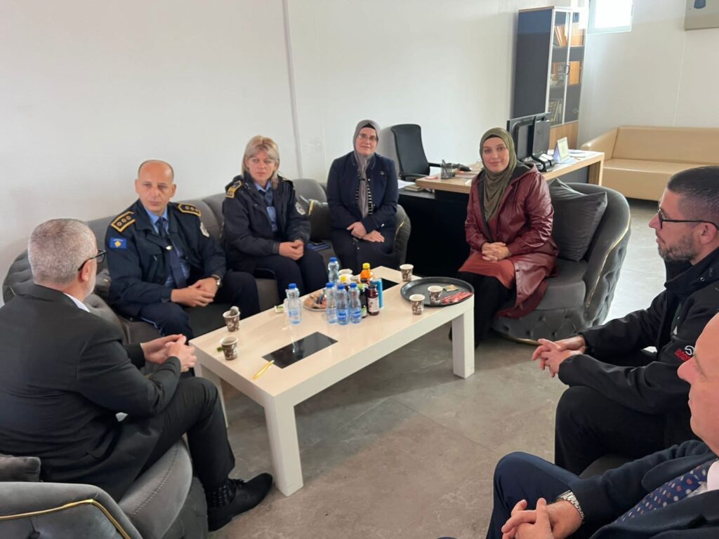 Komandanti i Stacionit Policor në Lipjan, Kapiten Brahim Shatrolli viziton KBI-Lipjan