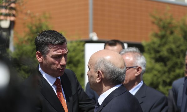“Më mirë shkoj vet në Speciale, sesa me i çu shokët” – Isa Mustafa e zbulon se çka i kishte thënë Kadri Veseli
