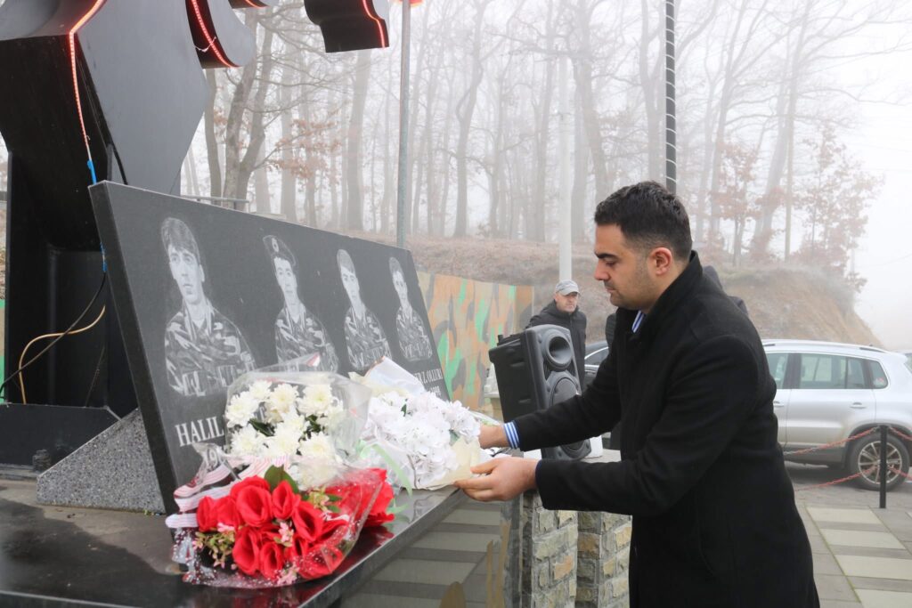 Homazhe në nderim të katër dëshmorëve të fshatit Krojmir