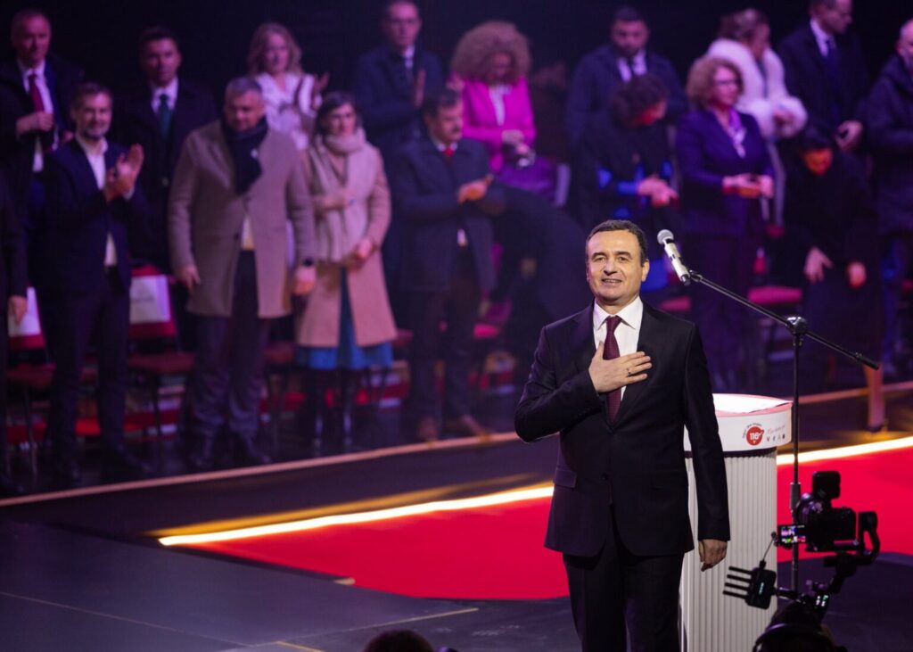 Albin Kurti falënderon qytetarët pas fitores bindëse: Jeni aq shumë sa shumicës nuk ua njohim e dimë emrin