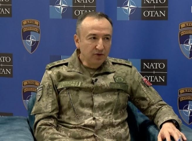 Komandanti i KFOR-it: Situata në Kosovë është e qetë, por ende e brishtë