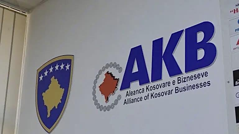 AKB: Vendimi për pagën minimale u mor pa dialog dhe po shtyn bizneset drejt informalitetit