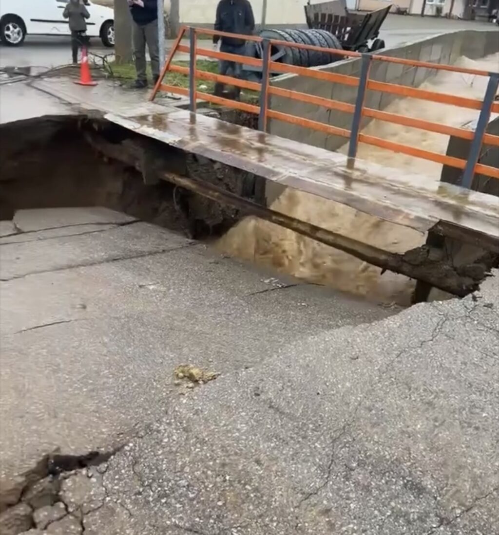 E konfirmon AME: Në Lipjan vërshime në fshatin Smallush – rruga “11 Qershori”