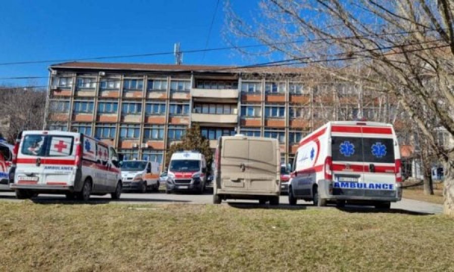 Mitrovicë: Një infermiere dhe dy punëtorë sulmohen fizikisht nga një person