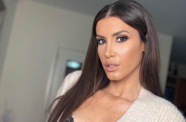 Gazetarja shqiptare reagon ndaj kritikave për rutinën e së bijës