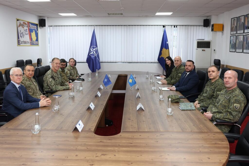 Maqedonci nis ditën me takim me Komandantin e KFOR-it, flasin për forcimin e kapaciteteve të FSK-së