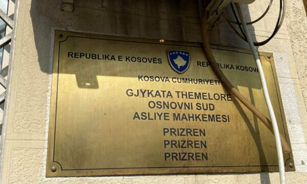 Gjykata jep detaje për të dyshuarin për vrasjen e nënës në Restelicë: U trajtua në 3 raste penale, 2 herë me masa të detyrueshme psikiatrike