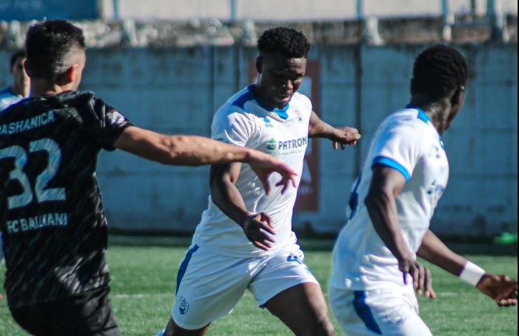 Mbyllet pjesa e parë, tri gola në Suharekë