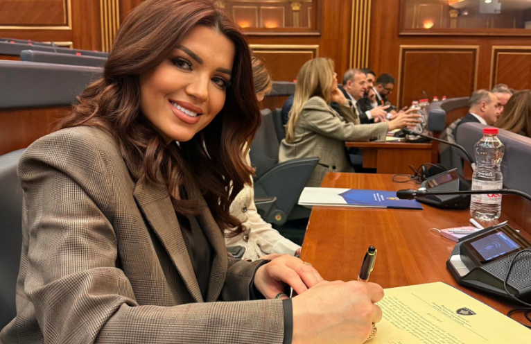 Edona Llalloshi betohet si deputete në mandatin e dytë rresht