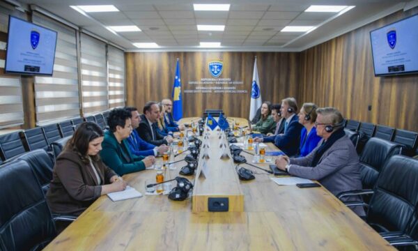 Ambasadori i BE-së në Kosovë takim me Zogaj nga KGJK: BE-ja do të vazhdojë të mbështesë reformën gjyqësore