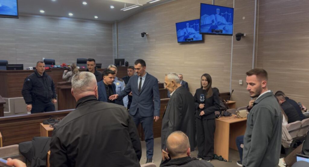 Familjarët e Liridona Ademajt të pranishëm në gjykatë, pas pak vendimi për krimin makabër