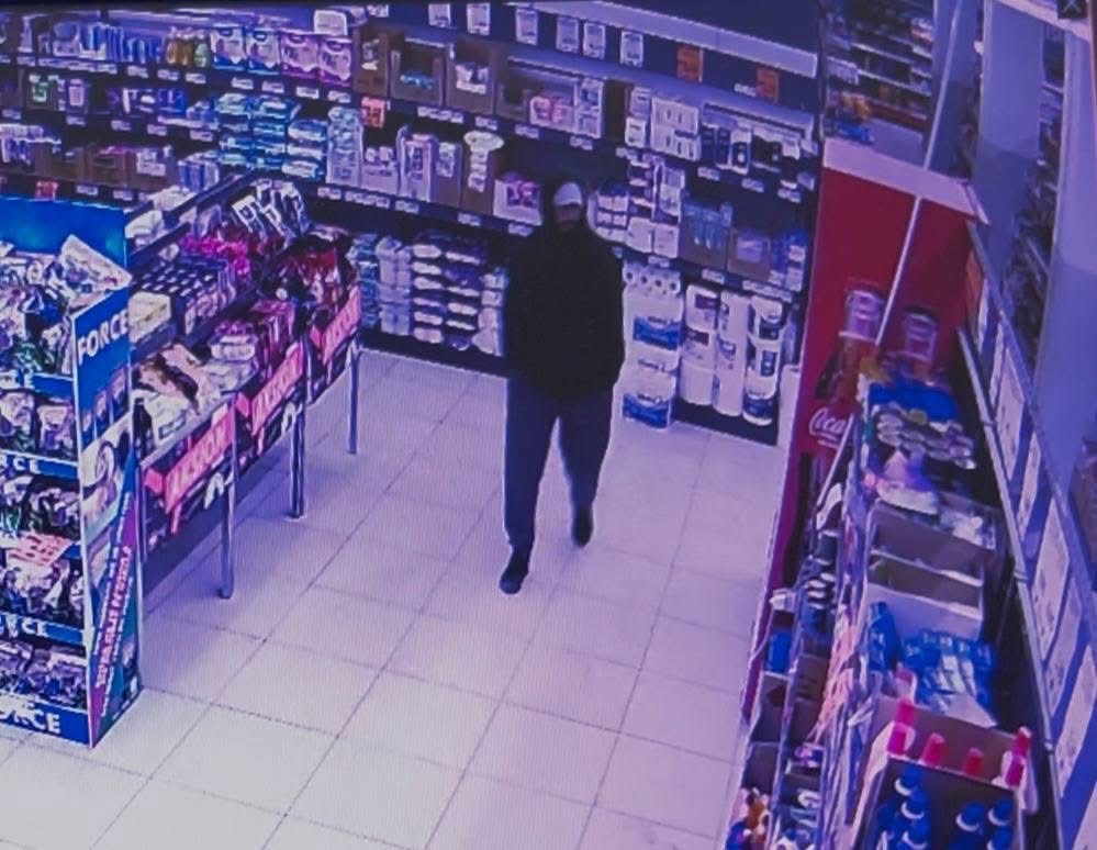 Policia kërkon ndihmë për identifikimin e një të dyshuari për grabitje në Lipjan