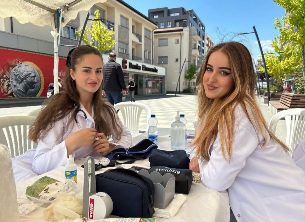 Dy infermiere të reja nga Lipjani model përkushtimi në Ditën Ndërkombëtare të Infermierisë
