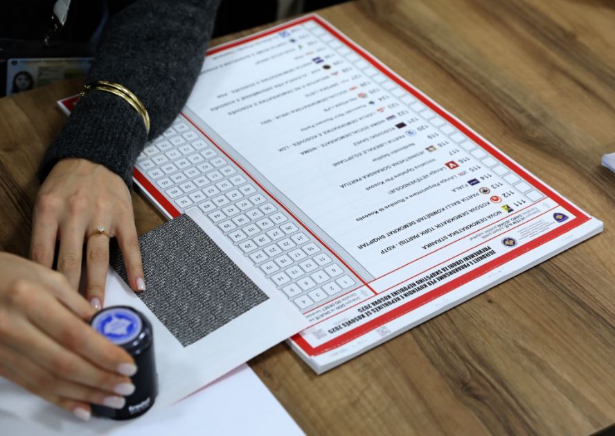 Katër parti politike nuk i kanë dorëzuar listat e kandidatëve për deputetë
