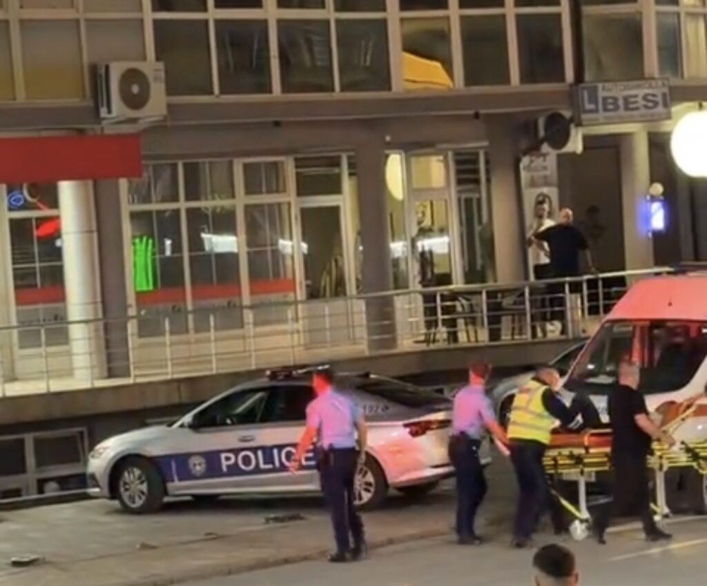 Të shtëna me armë zjarri në një lokal në Lipjan, plagoset një person