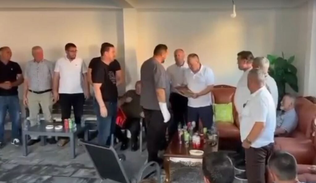 “Për trimëri e heroizëm”, Gucati dekoron veteranin e UÇK-së, Bekim Metaj