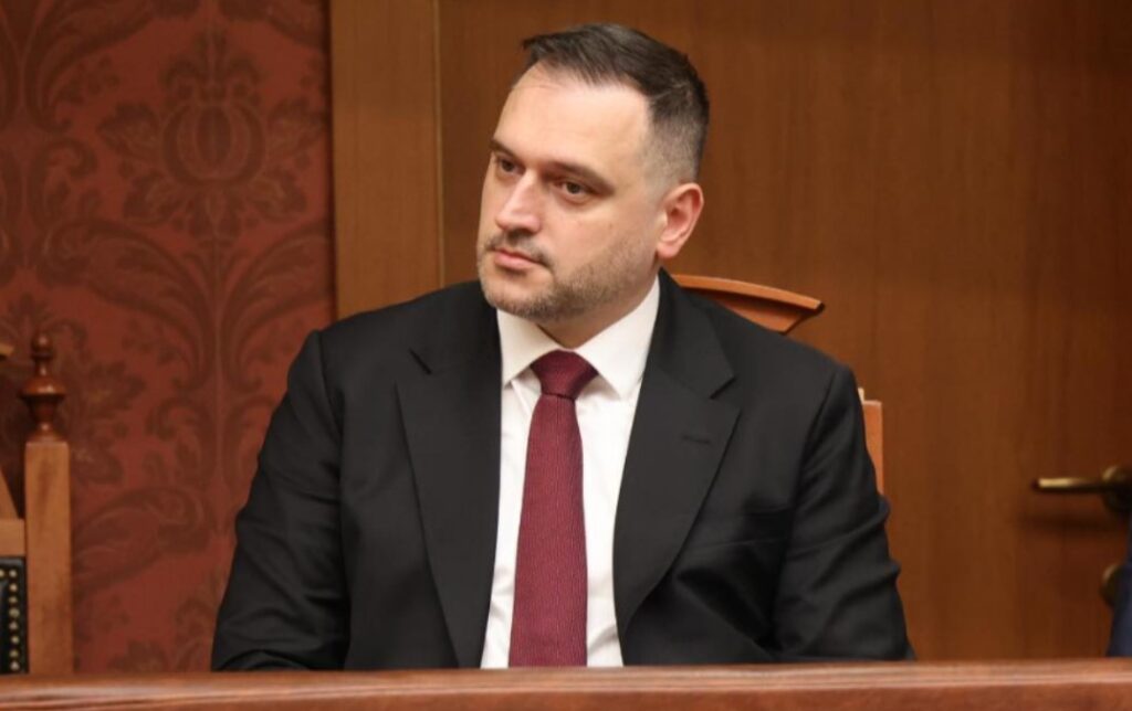 ​Ministri i Mbrojtjes së Shqipërisë: Turp i madh të flitet në emër të UÇK-së për përfitime politike