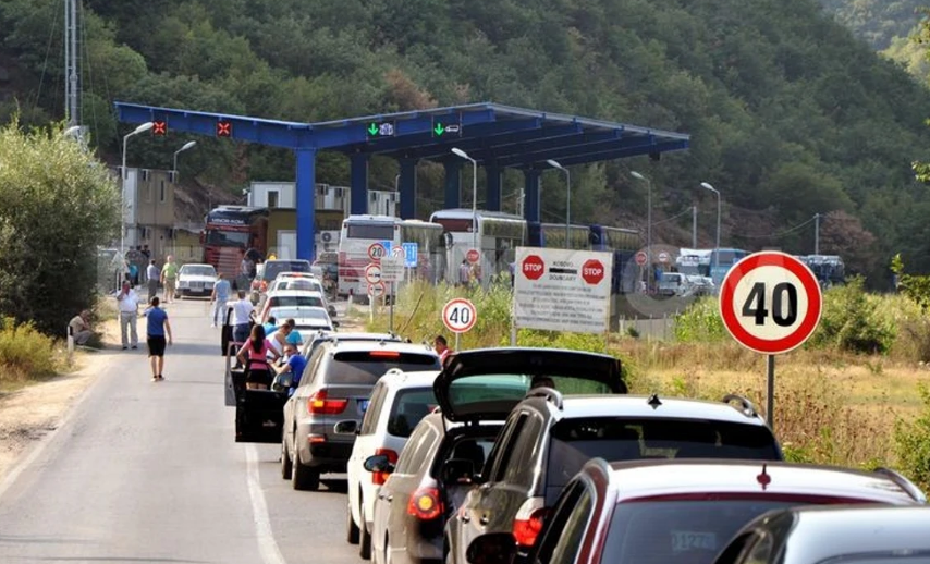 Në këtë pikë kufitare pritjet po zgjasin deri 40 minuta për të hyrë në Kosovë